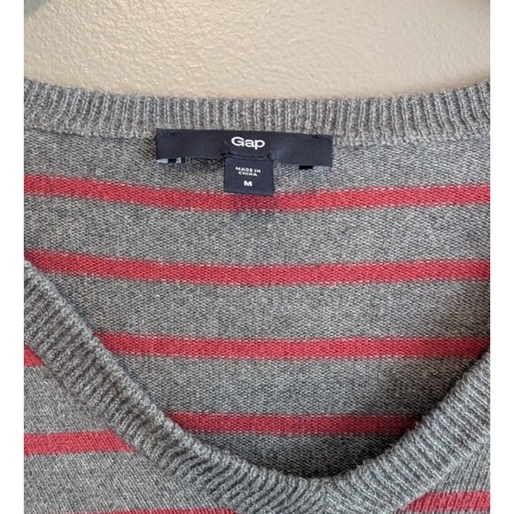 Gap Size Medium Lightweigh Sweater Mens V-neck Red Gray Pullover Striped Cotton - Picture 2 of 5